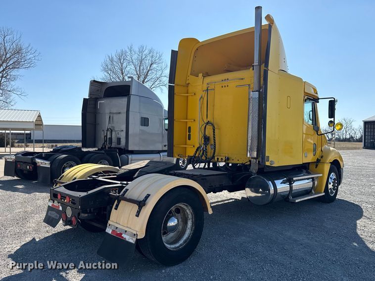 image for item DZ4392 2005 Freightliner Columbia semi truck