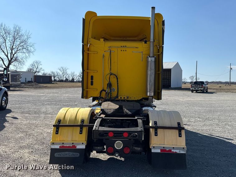 image for item DZ4392 2005 Freightliner Columbia semi truck