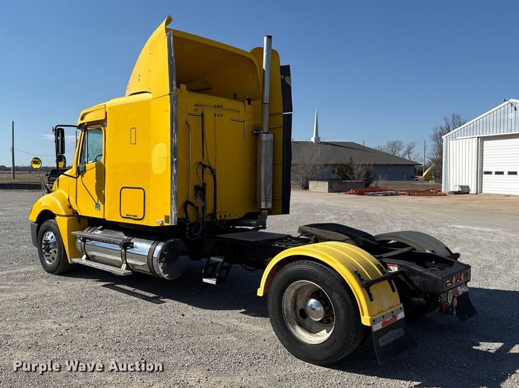 image for item DZ4392 2005 Freightliner Columbia semi truck