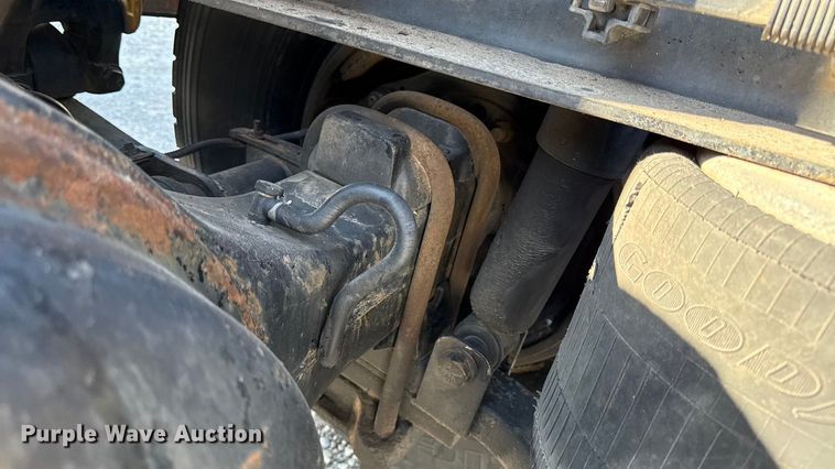 image for item DZ4392 2005 Freightliner Columbia semi truck