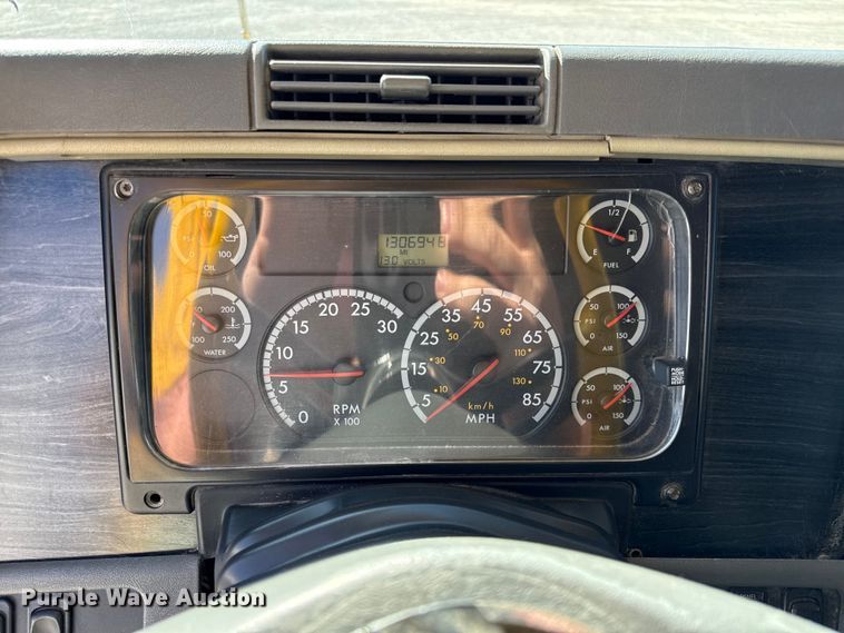 image for item DZ4392 2005 Freightliner Columbia semi truck