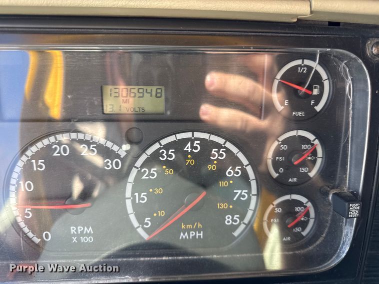 image for item DZ4392 2005 Freightliner Columbia semi truck