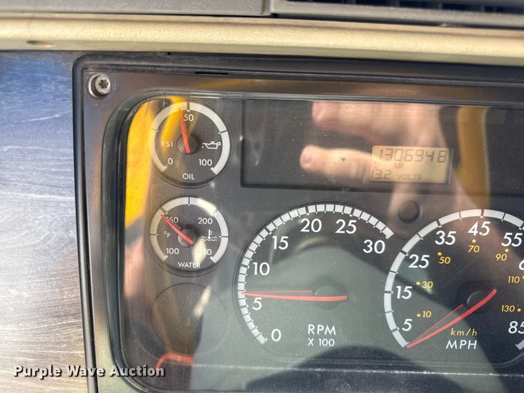 image for item DZ4392 2005 Freightliner Columbia semi truck