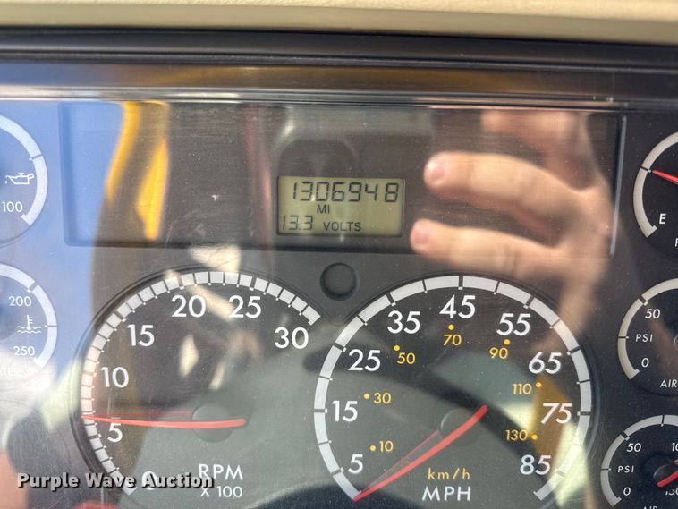 image for item DZ4392 2005 Freightliner Columbia semi truck