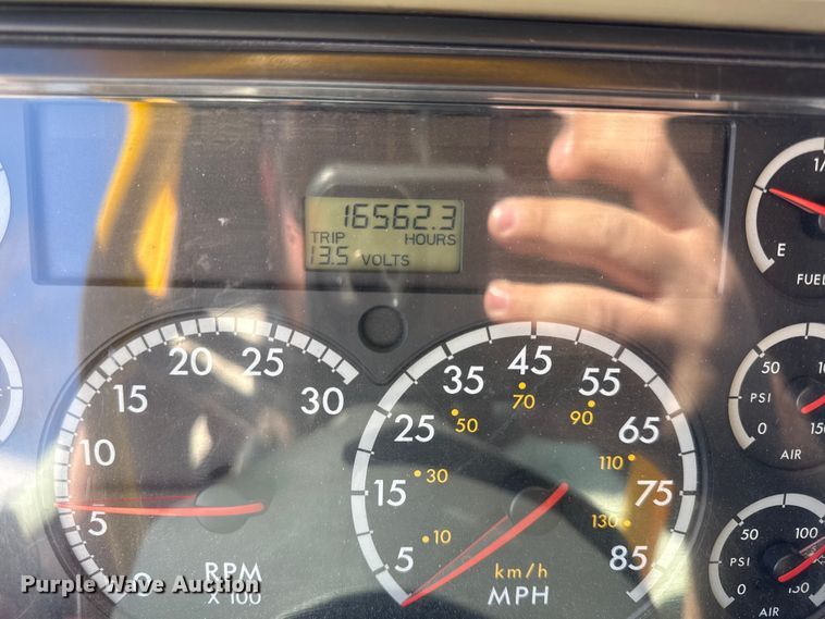 image for item DZ4392 2005 Freightliner Columbia semi truck