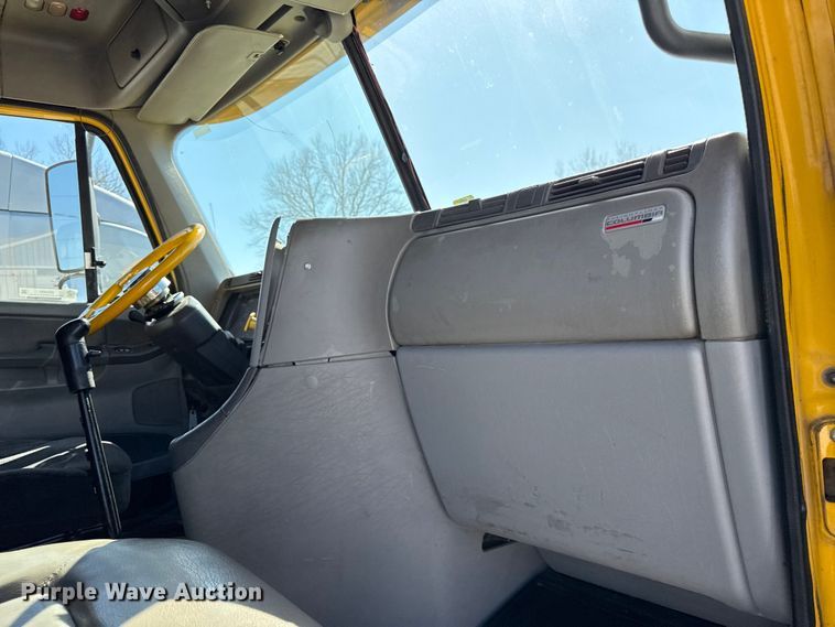 image for item DZ4392 2005 Freightliner Columbia semi truck