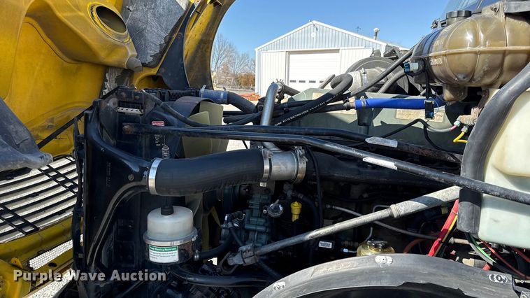 image for item DZ4392 2005 Freightliner Columbia semi truck