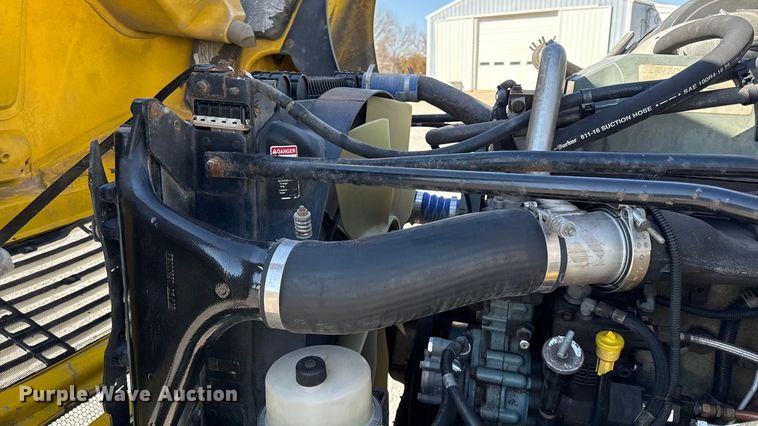 image for item DZ4392 2005 Freightliner Columbia semi truck