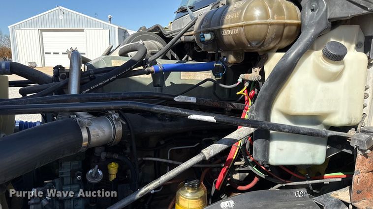 image for item DZ4392 2005 Freightliner Columbia semi truck