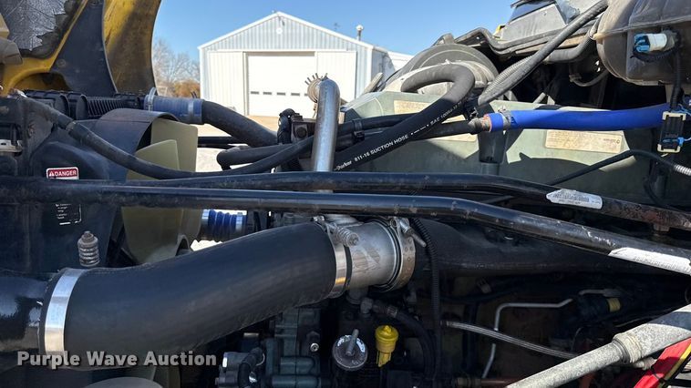 image for item DZ4392 2005 Freightliner Columbia semi truck