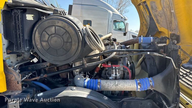 image for item DZ4392 2005 Freightliner Columbia semi truck