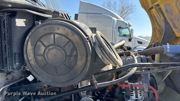 image for item DZ4392 2005 Freightliner Columbia semi truck