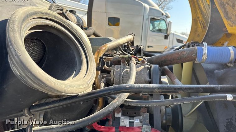 image for item DZ4392 2005 Freightliner Columbia semi truck