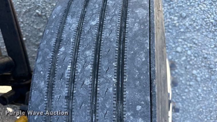 image for item DZ4392 2005 Freightliner Columbia semi truck