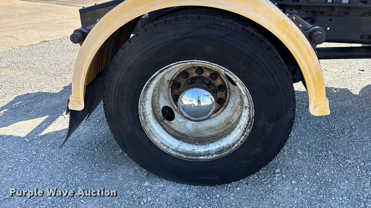 image for item DZ4392 2005 Freightliner Columbia semi truck