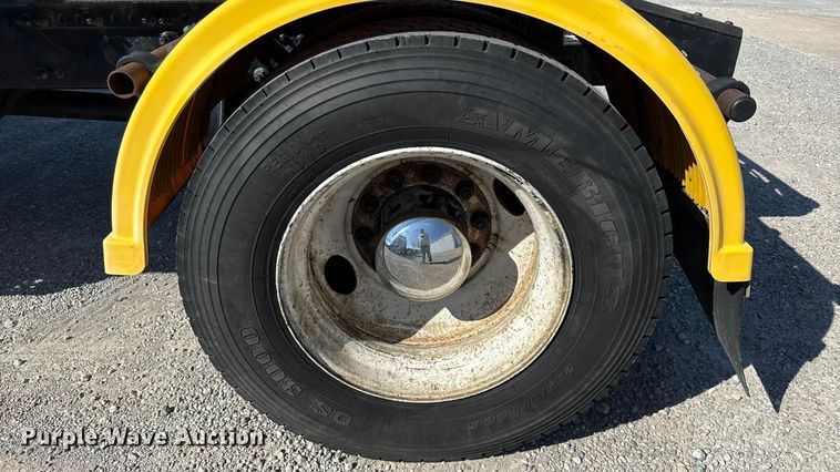 image for item DZ4392 2005 Freightliner Columbia semi truck