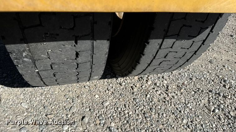 image for item DZ4392 2005 Freightliner Columbia semi truck