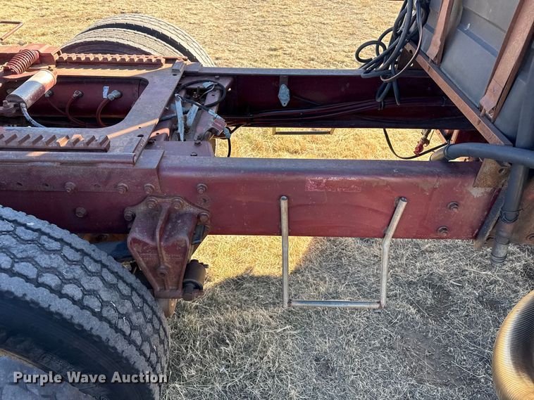 image for item DZ4988 1986 White WIM semi truck