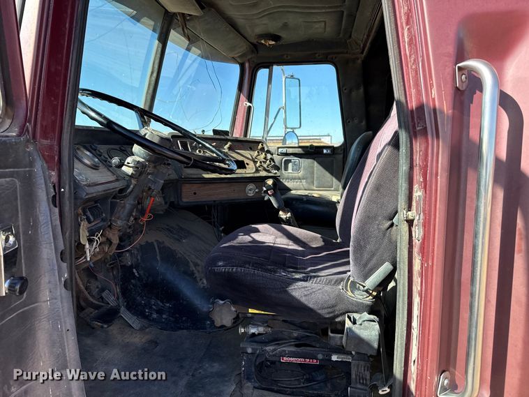 image for item DZ4988 1986 White WIM semi truck