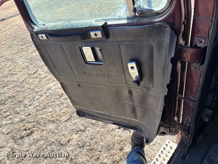 image for item DZ4988 1986 White WIM semi truck