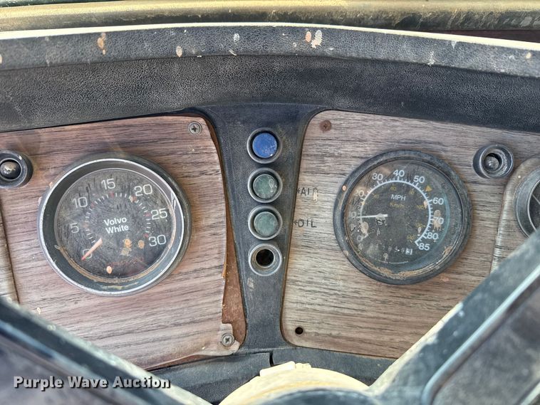 image for item DZ4988 1986 White WIM semi truck