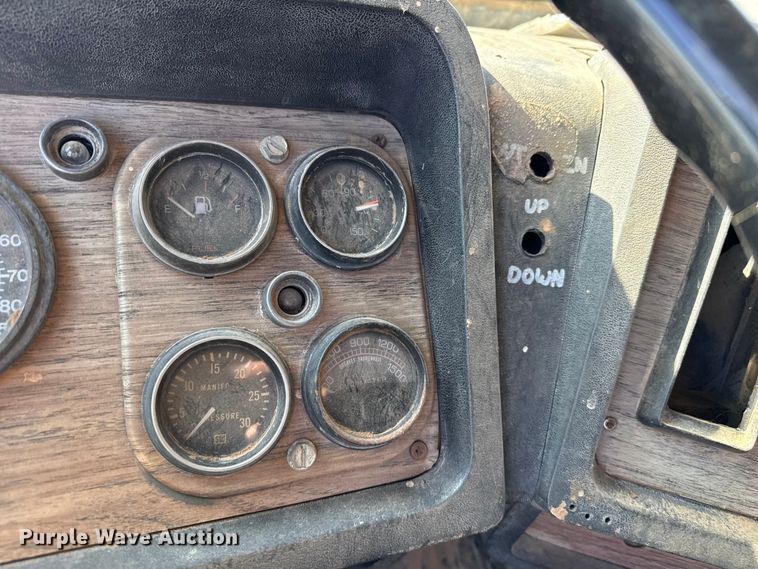 image for item DZ4988 1986 White WIM semi truck