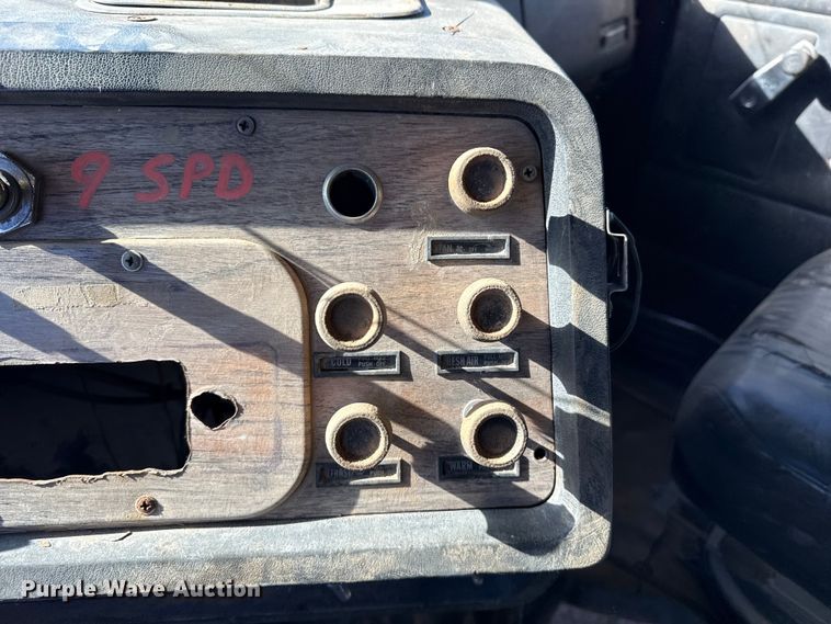 image for item DZ4988 1986 White WIM semi truck