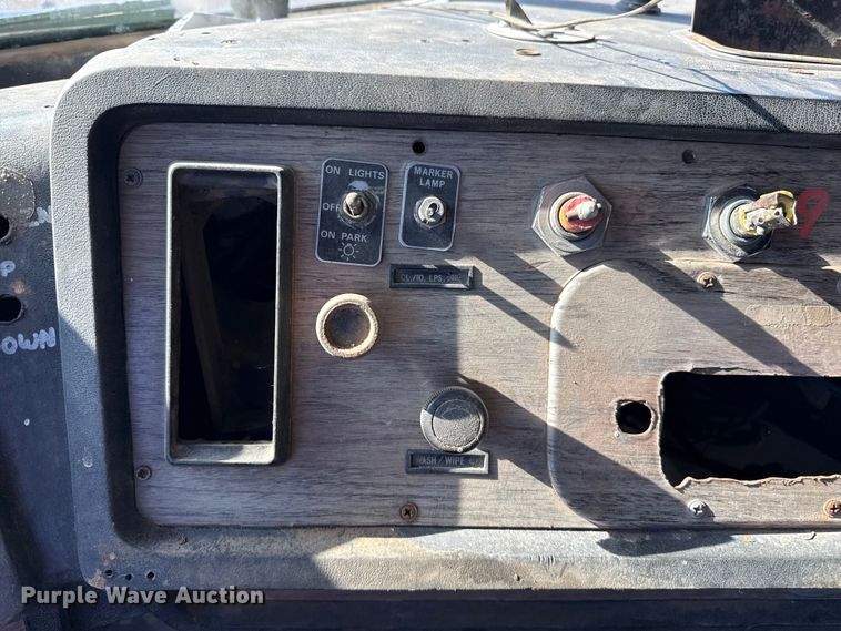 image for item DZ4988 1986 White WIM semi truck