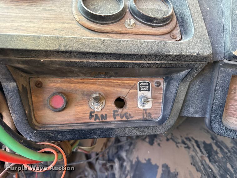 image for item DZ4988 1986 White WIM semi truck