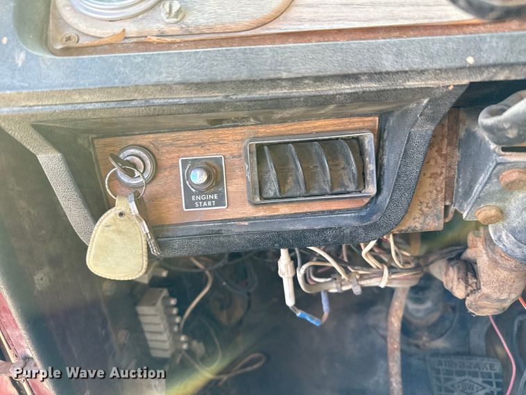 image for item DZ4988 1986 White WIM semi truck