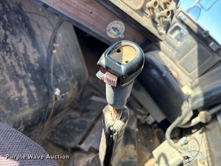 image for item DZ4988 1986 White WIM semi truck