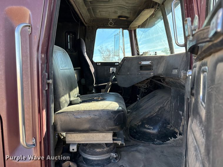 image for item DZ4988 1986 White WIM semi truck