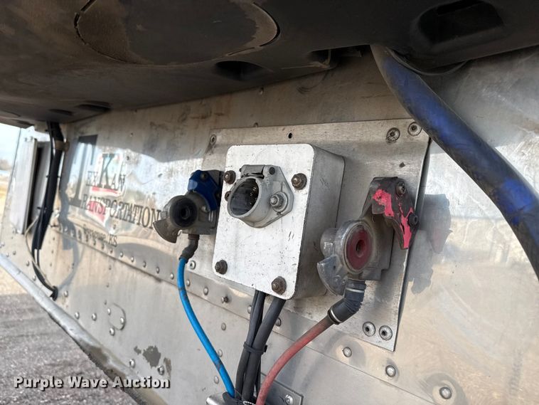 image for item DZ5130 2013 Wabash refrigerated van trailer