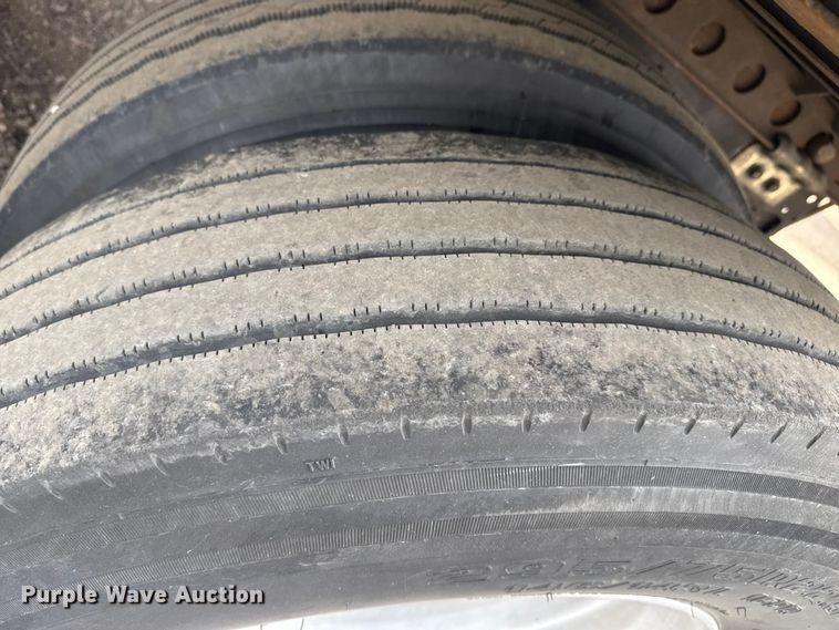 image for item DZ5130 2013 Wabash refrigerated van trailer