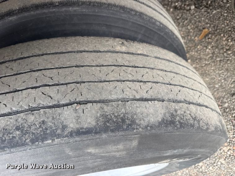 image for item DZ5130 2013 Wabash refrigerated van trailer