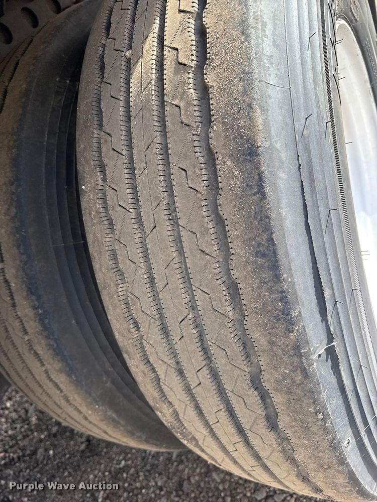 image for item DZ5130 2013 Wabash refrigerated van trailer