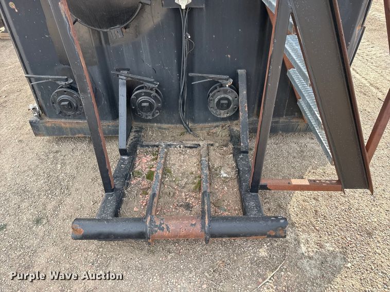 image for item DZ5131 Frac tank trailer