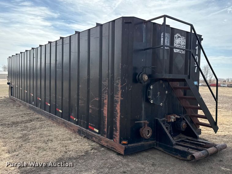 image for item DZ5132 Frac tank trailer