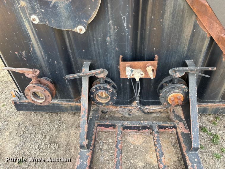 image for item DZ5132 Frac tank trailer