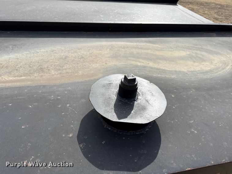 image for item DZ5132 Frac tank trailer