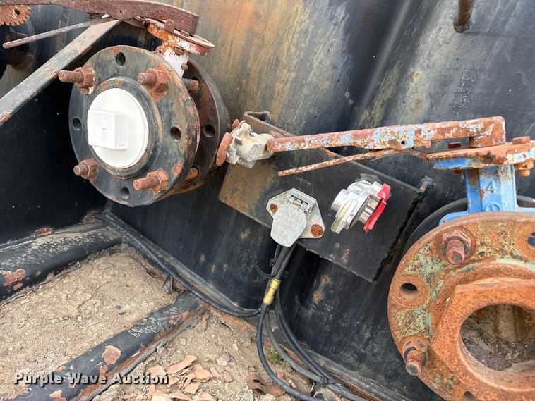 image for item DZ5133 Frac tank trailer