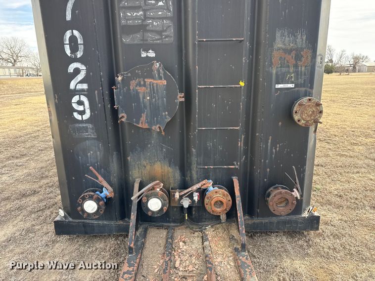 image for item DZ5133 Frac tank trailer