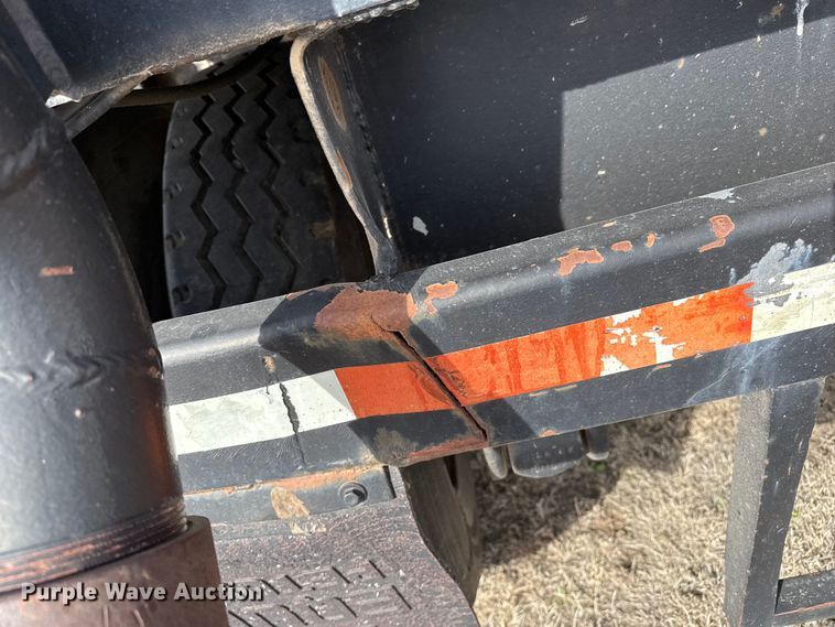 image for item DZ5133 Frac tank trailer