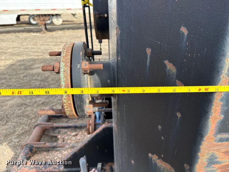 image for item DZ5133 Frac tank trailer