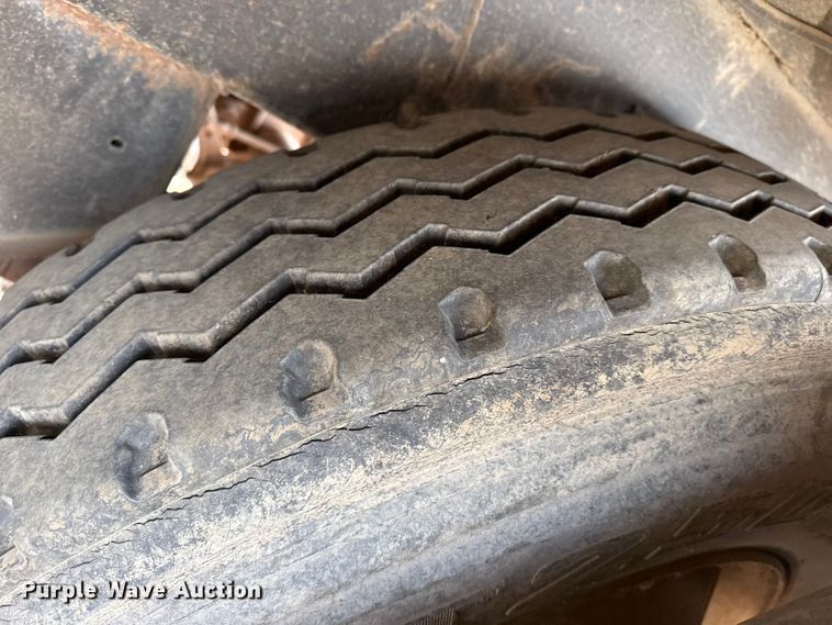 image for item DZ5133 Frac tank trailer