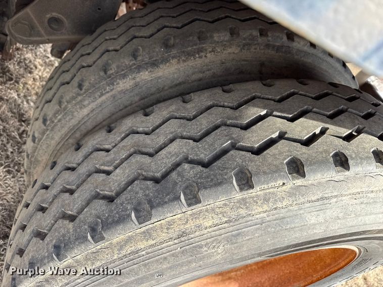 image for item DZ5133 Frac tank trailer