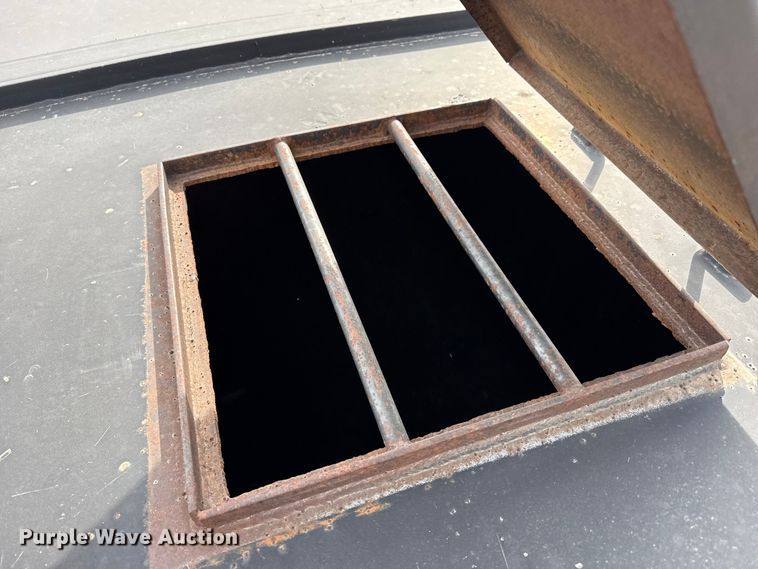 image for item DZ5134 Frac tank trailer