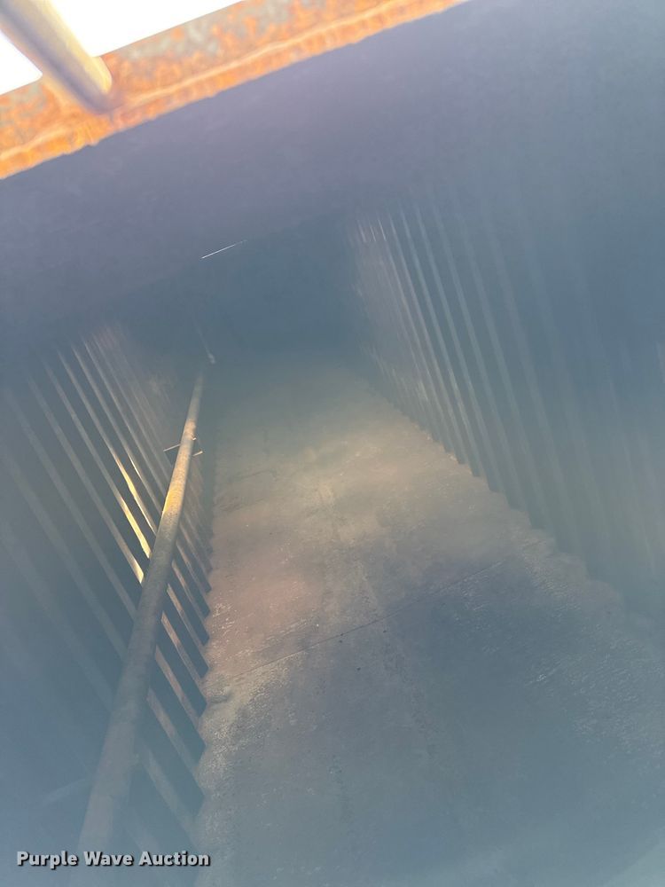 image for item DZ5134 Frac tank trailer