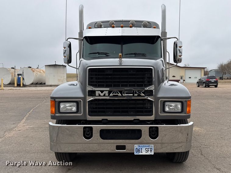 image for item DZ5149 2008 Mack CHU613 semi truck