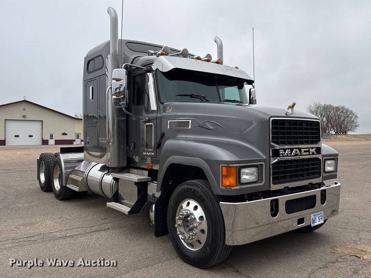 image for item DZ5149 2008 Mack CHU613 semi truck